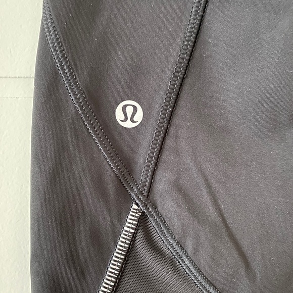 Lululemon black crop pant three pockets - Picture 3 of 3